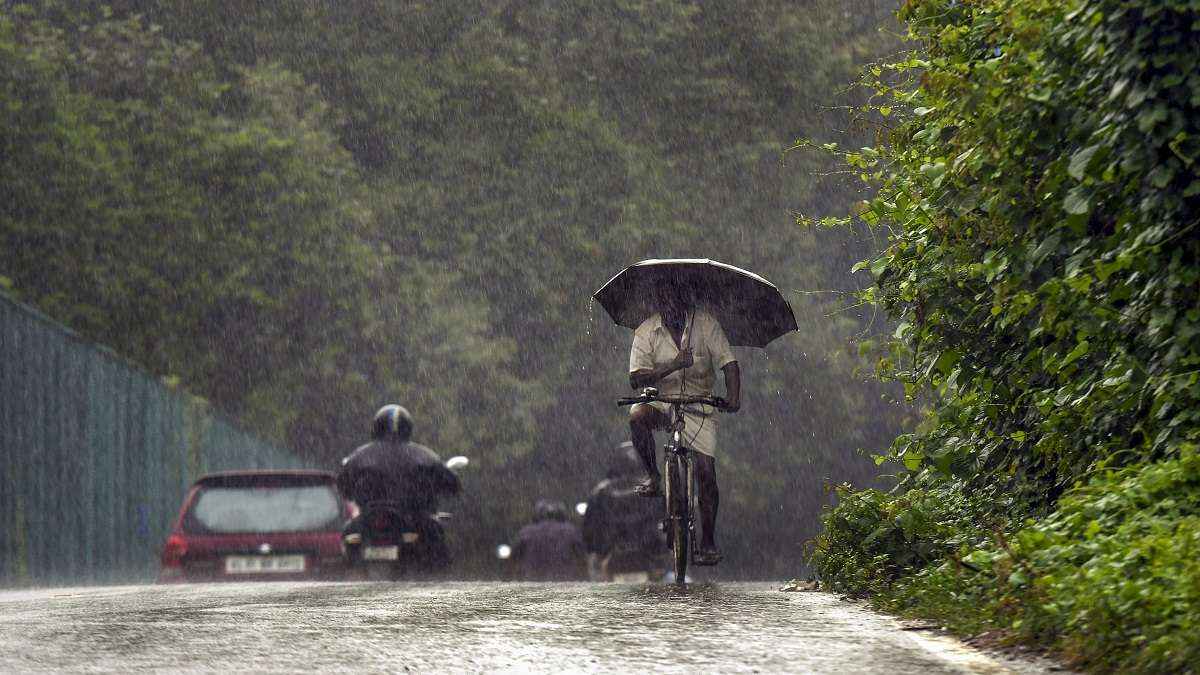 കനത്തമഴ; കണ്ണൂര്‍, വയനാട് ജില്ലകളിലെ വിദ്യാഭ്യാസ സ്ഥാപനങ്ങള്‍ക്ക് നാളെ അവധി