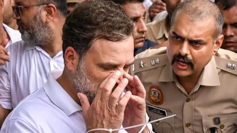 രാഹുൽ ഗാന്ധിയും പ്രിയങ്കഗാന്ധിയും അറസ്റ്റിൽ, മുഖത്ത് പരുക്ക്