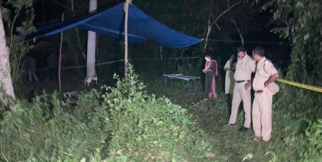 ചേർത്തലയിൽ ആൾ താമസമില്ലാത്ത വീടിനു സമീപം ശരീര അവശിഷ്ടങ്ങൾ